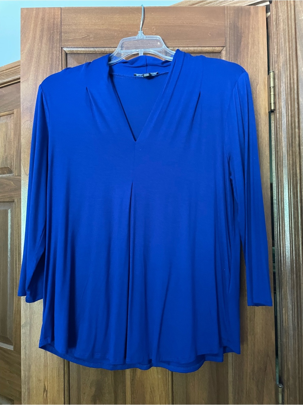 Cable & Gauge V-Neck Long Sleeve Top in Cobalt Blue